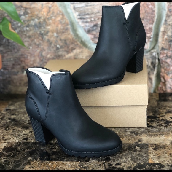 Clarks Shoes - 🆕 Clarks Verona Trish boots